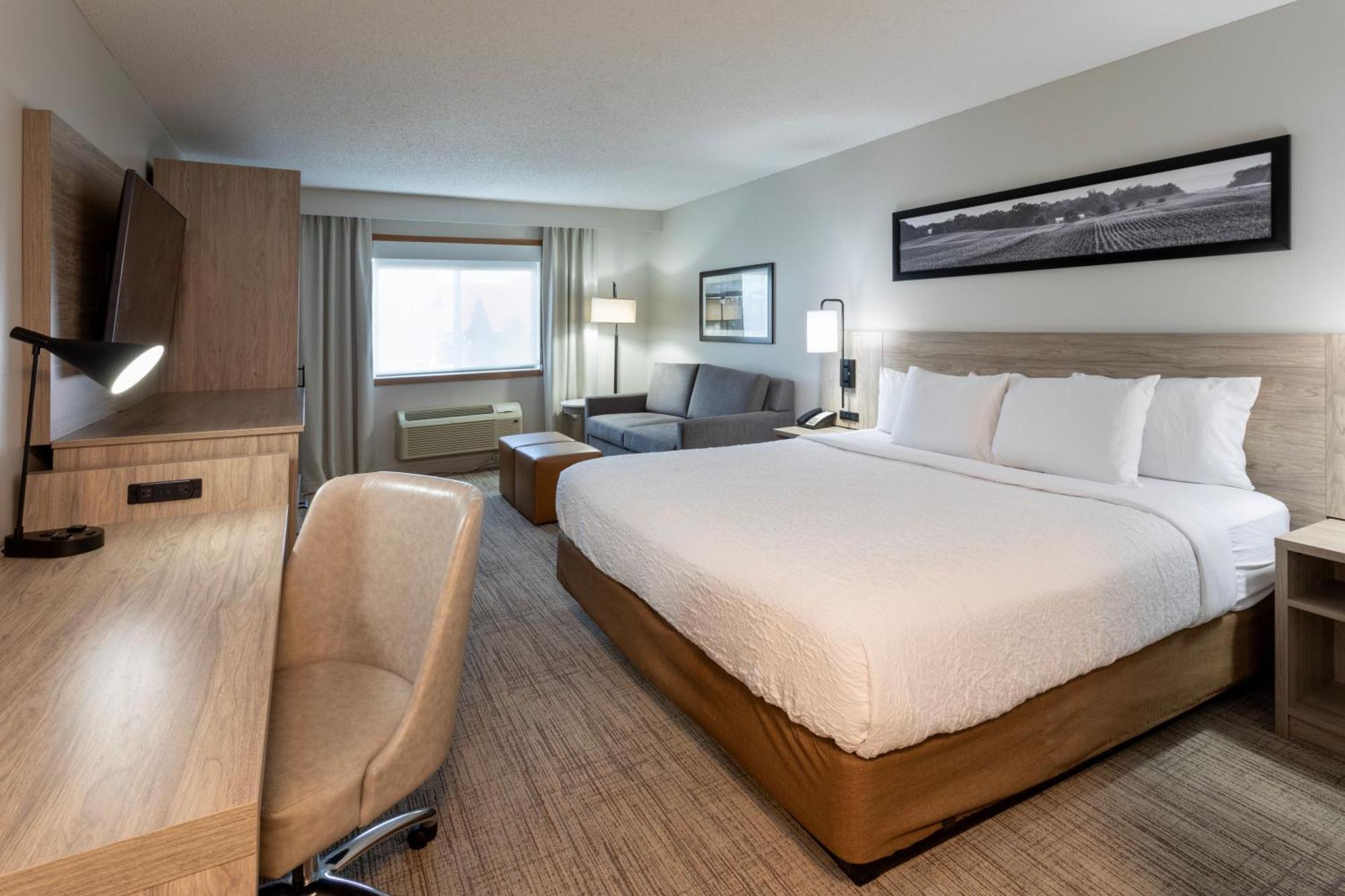 Grandstay Hotel & Suites Cambridge Exterior photo